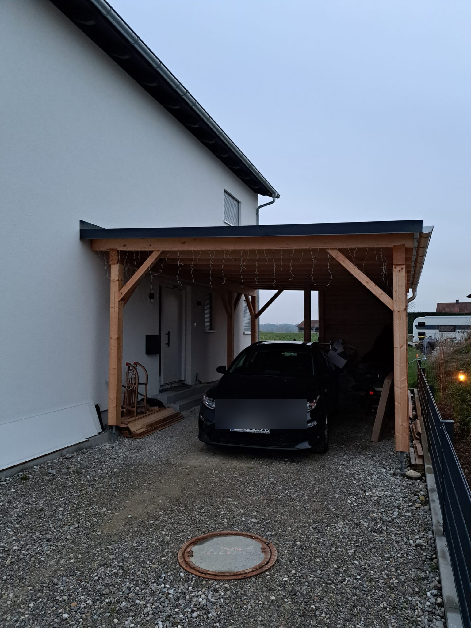 Carport mit integriertem Abstellraum Bad Wörishofen - Frontansicht, Zimmerei eazyhaus Augsburg